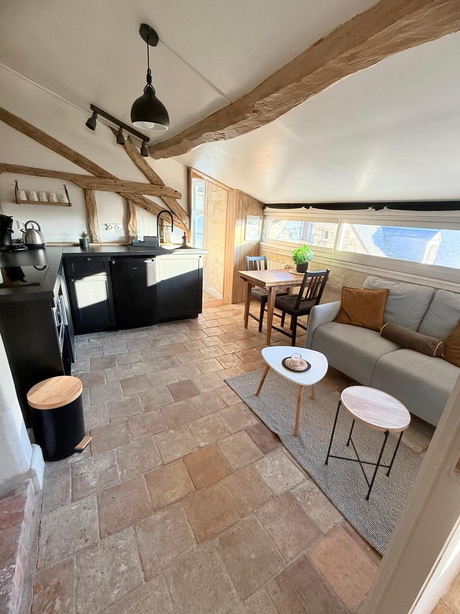 La Tour De L Horloge, Appt Typique A 500M Du Chateau Chinon Exterior photo