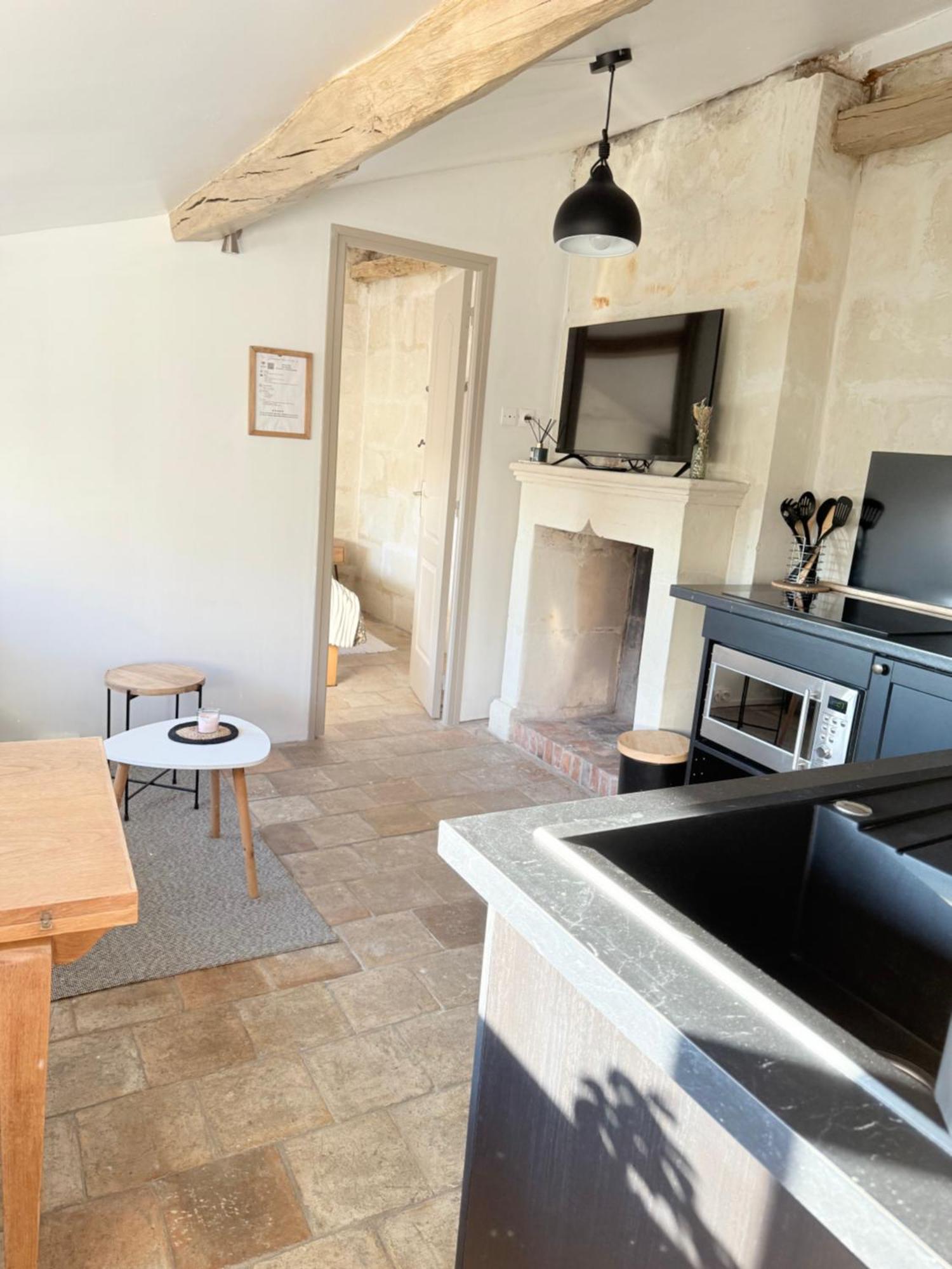 La Tour De L Horloge, Appt Typique A 500M Du Chateau Chinon Exterior photo